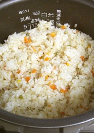 炊飯器で簡単すぎすぎピラフ♪-レシピのメイン写真