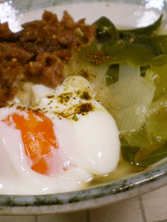 温玉ものっけて『甘辛★ごま肉うどん』-レシピのメイン写真