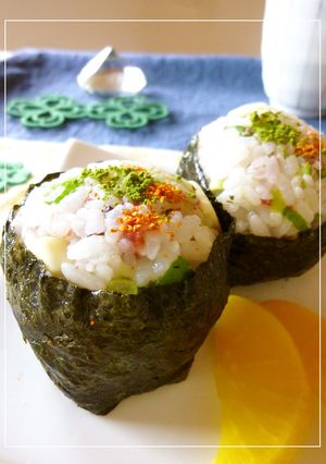 チーズ×コンビーフ×葱×梅のおにぎり-レシピのメイン写真
