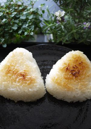 フライパンで！ごま油香る　塩焼きおにぎり-レシピのメイン写真