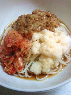 納豆キムチとろろぶっかけうどん-レシピのメイン写真