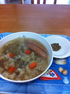 野菜スープでヌードル&ソーセージ-レシピのメイン写真