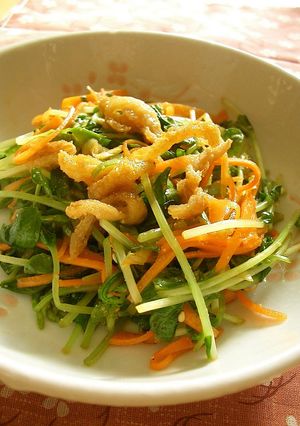 ＊豆苗とカリカリ鶏皮のピリ辛胡麻酢和え＊-レシピのメイン写真