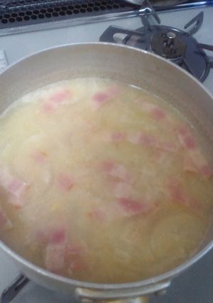 じゃがいもと玉ねぎベーコンのみそ汁-レシピのメイン写真