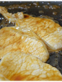 お弁当に♪コク旨豚の黒酢バター焼き☆-レシピのメイン写真