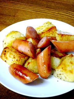 お弁当に◎ウインナーとポテトのハーブ焼き-レシピのメイン写真