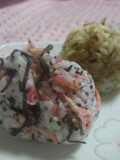 *桜えびと塩昆布のおにぎり*-レシピのメイン写真