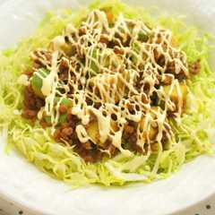 A picture of 簡単！アボカドと甘辛挽肉の丼ぶり.