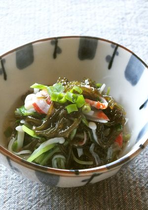 豆苗とカニカマのもずく酢-レシピのメイン写真