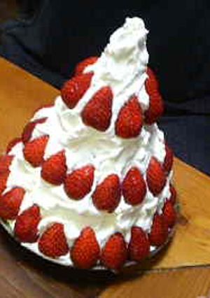 ツリー型とんがりイチゴケーキ-レシピのメイン写真