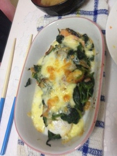 ほうれん草と鮭のガーリックチーズ焼き-レシピのメイン写真
