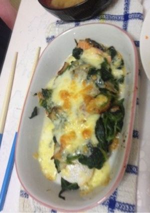 ほうれん草と鮭のガーリックチーズ焼き-レシピのメイン写真
