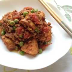รูปของ 新じゃがと豚挽肉でトマトカレー炒め♬