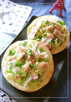 新玉葱×ピーマン×ベーコンの塩麹トースト-レシピのメイン写真