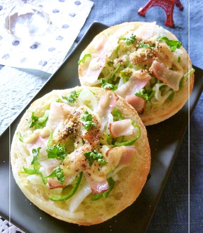 新玉葱×ピーマン×ベーコンの塩麹トースト-レシピのメイン写真
