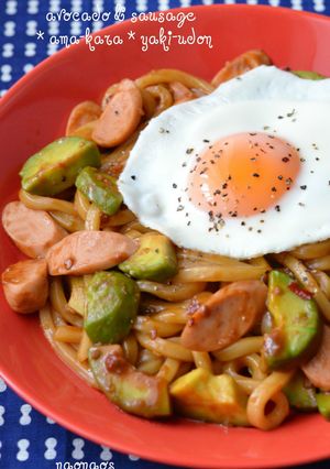 半熟卵のせ*アボカドの甘辛焼きうどん*-レシピのメイン写真