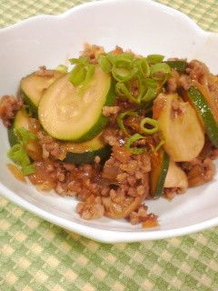 ズッキーニとエリンギのそぼろ炒め☆丼にも-レシピのメイン写真