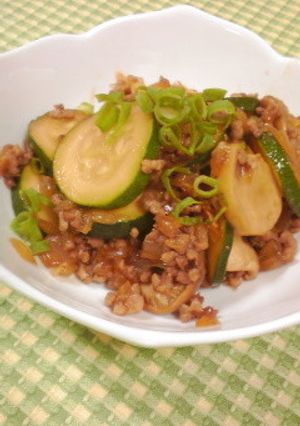ズッキーニとエリンギのそぼろ炒め☆丼にも-レシピのメイン写真