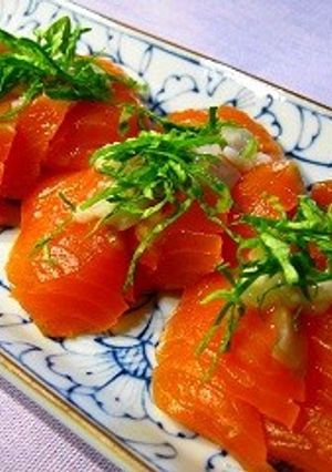 塩麴〆サーモン～トッピングにセロリの葉♪-レシピのメイン写真