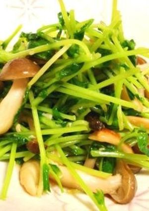 豆苗としめじの塩麹炒め-レシピのメイン写真