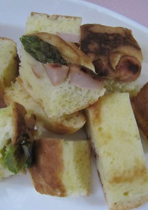 アスパラとウインナーのおかずホットケーキ-レシピのメイン写真