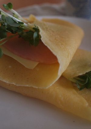 ハムとチーズの手巻きパンケーキ-レシピのメイン写真