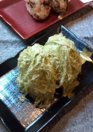 とろろ昆布と鮭のおにぎり-レシピのメイン写真