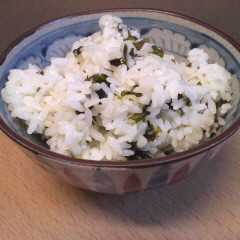 รูปของ 給食で人気の☆わかめご飯