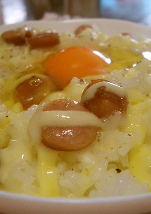 ウインナーとチーズでカルボ風卵かけごはん-レシピのメイン写真