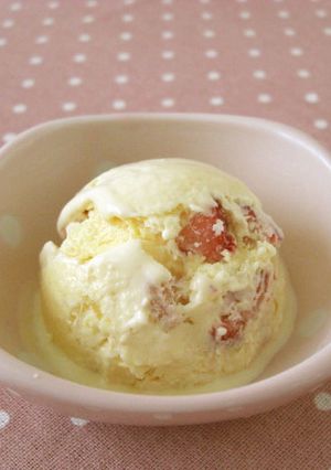 簡単チーズｉｎ ストロベリーアイス-レシピのメイン写真