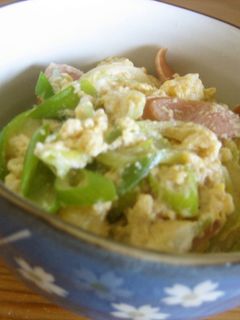 朝簡単丼ぶり♪ウインナーとねぎの玉子丼-レシピのメイン写真