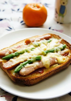定番が美味い！ウインナーでピザトースト-レシピのメイン写真