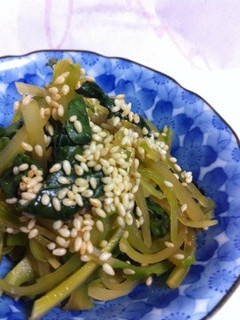 超簡単..丼で..5分. ブロ茎きんぴら-レシピのメイン写真