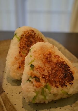 三つ葉が香る塩麹さんの焼きおにぎり-レシピのメイン写真
