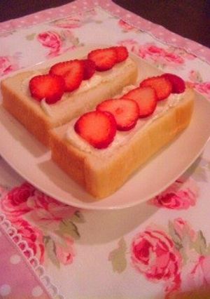 苺とクリーミースムースで簡単スイーツ-レシピのメイン写真