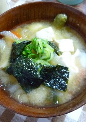 ✿味噌汁に海藻を～焼海苔リメイク？✿-レシピのメイン写真
