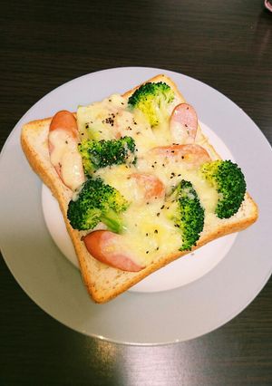 ブロッコリーとウインナーのチーズトースト-レシピのメイン写真