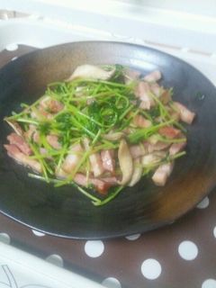 豆苗とベーコンの炒めもの-レシピのメイン写真