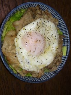 豚肉とキャベツの目玉焼き丼-レシピのメイン写真