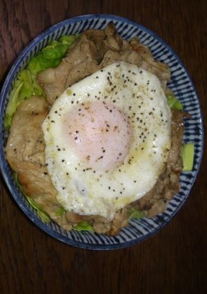 豚肉とキャベツの目玉焼き丼-レシピのメイン写真
