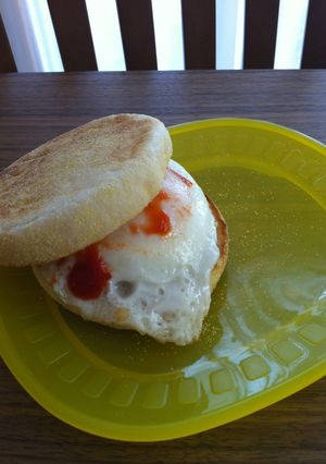 プチプチハンバーグでマフィンサンド-レシピのメイン写真