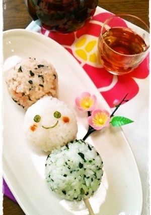 彩りごはんde三色団子ちゃん＊キャラ弁-レシピのメイン写真