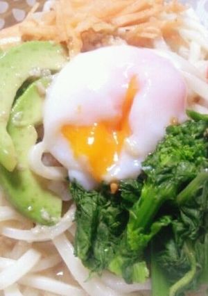 菜の花とアボカドの塩麹タレのサラダうどん-レシピのメイン写真