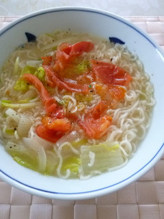 さっぱりトマト豚骨ラーメン-レシピのメイン写真
