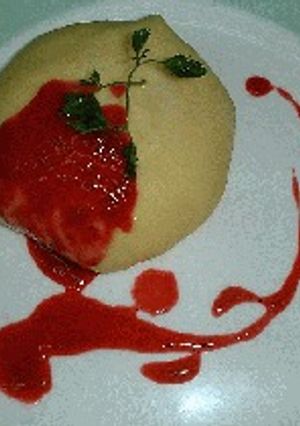 チーズオムレツのクレープ包み　ラズベリーソース-レシピのメイン写真