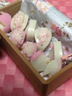 お花見に、簡単一口桜尽くし弁当-レシピのメイン写真