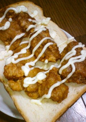 チンしてのっける　唐揚げトースト-レシピのメイン写真