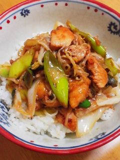 鶏ムネ肉の中華炒め丼-レシピのメイン写真