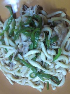 チンジャオロースでぱぱっと焼きうどん♪-レシピのメイン写真