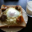牛すじトースト